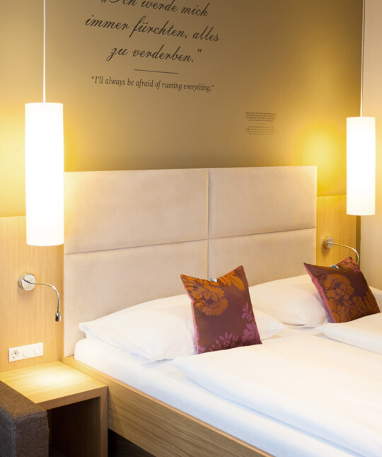 Pure relaxation in the cosy rooms with king size bed at the Henriette Stadthotel in Vienna.